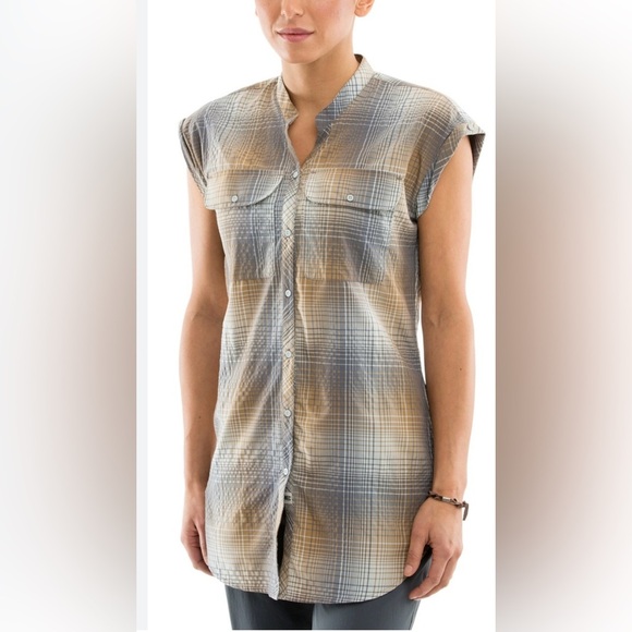 MEC Vida Short Sleeve Shirt Women’s Size Medium UPF Hiking Travel Plaid - Picture 1 of 9
